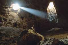 احد الكهوف في يافع يعتقد كثيرين انه لأصحاب الكهف